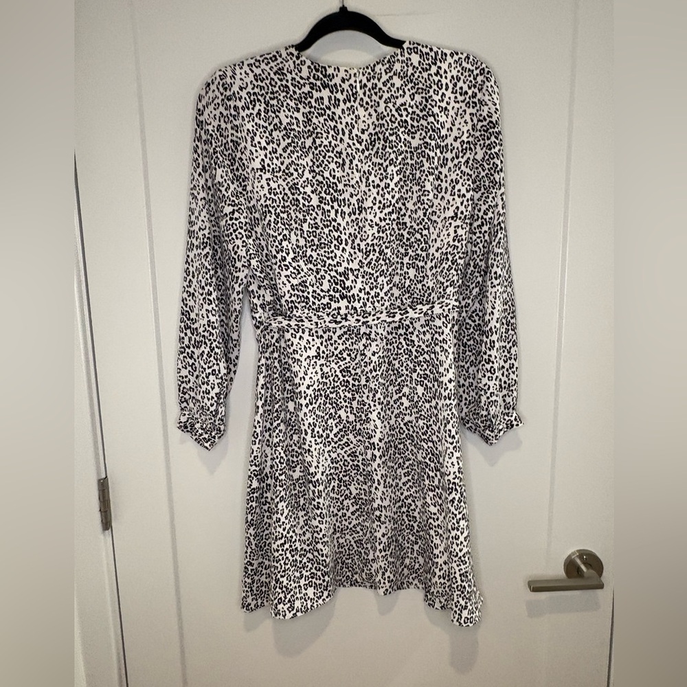 Banana Republic Black & White Cheetah Animal Print Long Sleeve Wrap Dress V-neck - Picture 4 of 4